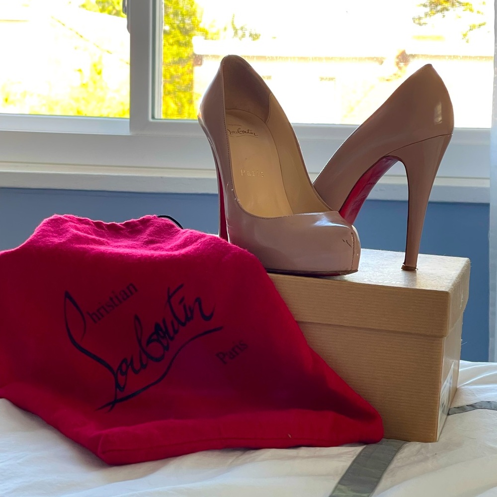 Authentic Christian Louboutin Rolando 120 Pumps in Nude